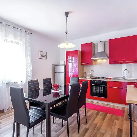 Modern In With Balcony Apartment