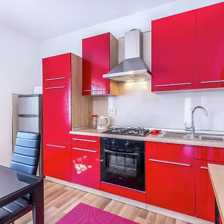 Modern In With Balcony Apartamento