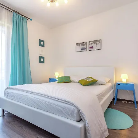 Modern In With Balcony Apartamento